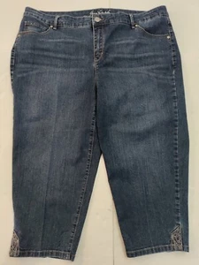Gloria Vanderbilt Jordyn Faded Embroidered Blue Capri Jeans Size 16W - Picture 1 of 10