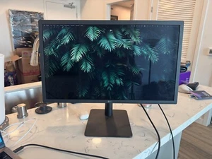 LG 24MD4KL-B UltraFine 24” IPS LED UHD Monitor - Black - Photo 1/7