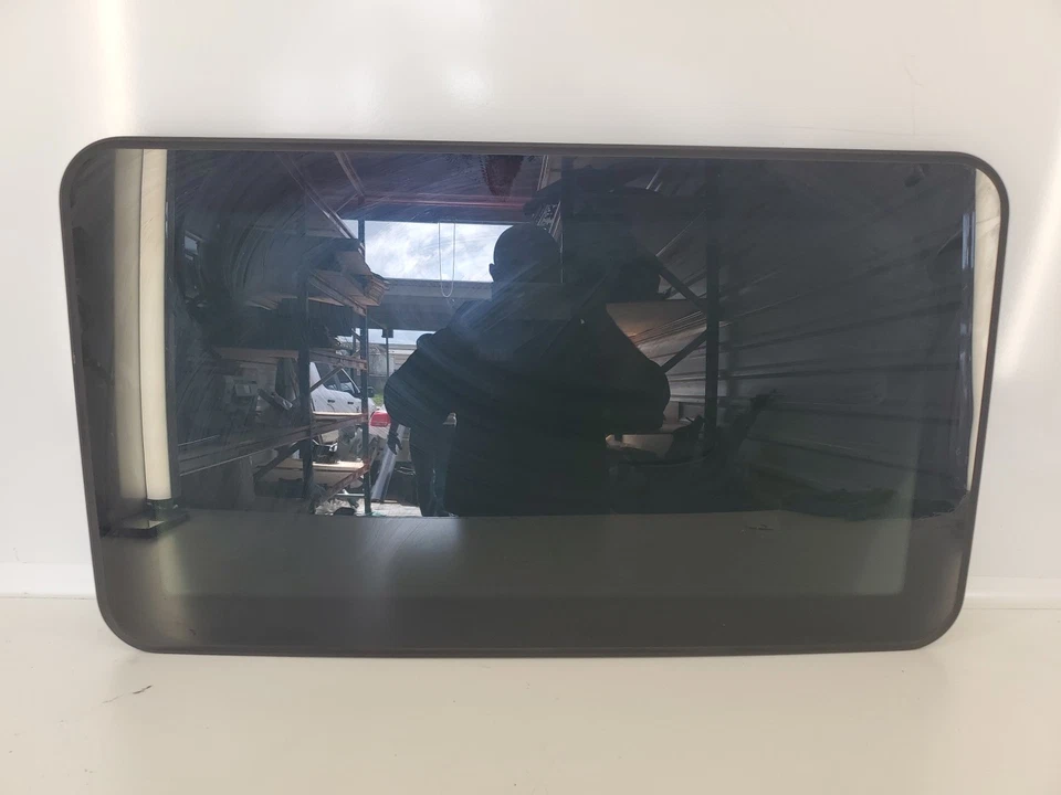 07-14 Mercedes-Benz C300 Sunroof Sun Roof Glass 2167800021 OEM - Image 1 of 4