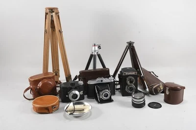 N95C17-old cameras and accessories including Voigtländer Agfa wooden tripod - Image 1 of 4