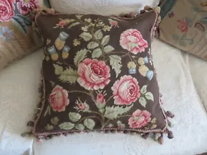 Splendido cuscino punto ago ROSE stile Aubusson ROSA su marrone cioccolato - Foto 1 di 15