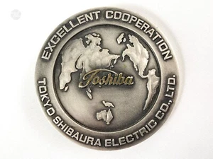 Toshiba Dealership Plaque Authentic Vintage Original Badge Hi-Fi Japan ø9cm Sign - Picture 1 of 4