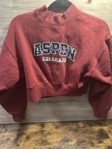 Forever 21 Aspen Colorado cropped sweatshirt size medium color burgundy - Picture 1 of 3