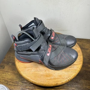 Nike LeBron Soldier 9 IX grau orange schwarz Herren Basketballschuhe 749490-008 - Bild 1 von 8