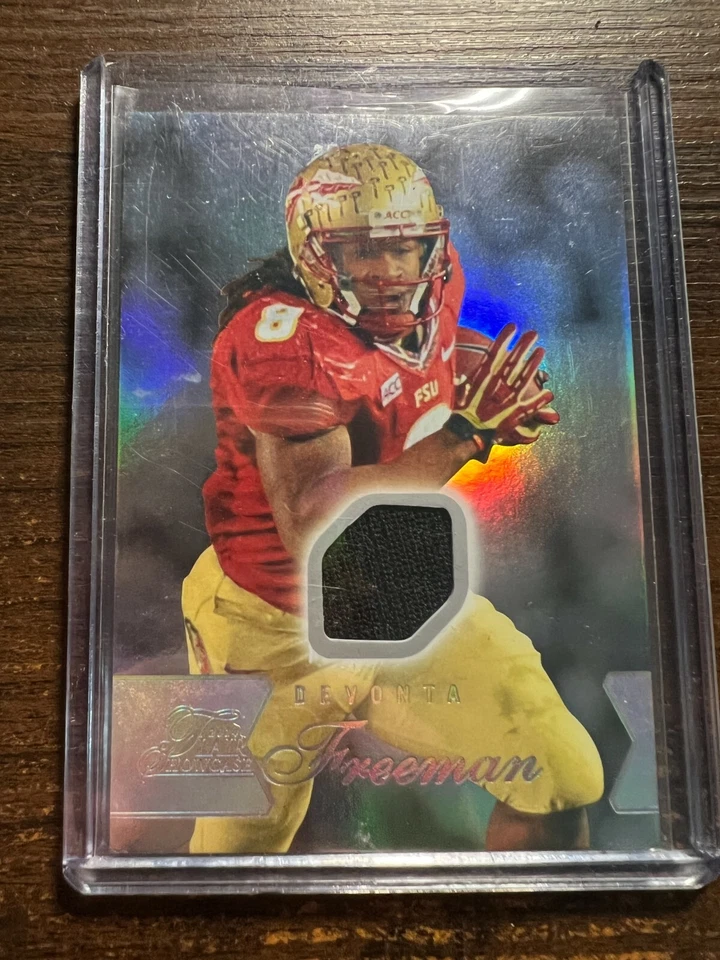 A128,793 - 2014 Flair Showcase Jerseys #140 Devonta Freeman  - Image 1 of 1