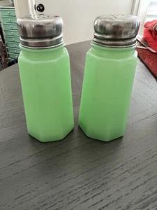 Salz und Pfefferstreuer Halter Set in Farbe Jadeit (grün) mit Löffelschale - Bild 1 von 5