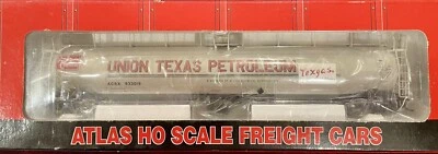 HO Atlas #1730-4, 33000 Gal Tank Car, Union Texas Petroleum ACSX #933019 (a4) - Image 1 of 4