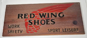 Expositor de letreros de madera Red Wing Shoes publicidad vintage 24" x 11" - Imagen 1 de 8