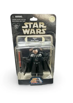 Boneco de ação Star Wars Star Tours 2007 Pateta como Darth Vader Disney lacrado - Imagem 1 de 4
