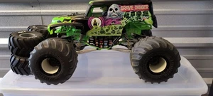Axial Smt10 Grave Digger Super Upgraded 1/10 Rc - Picture 1 of 18