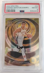 Spectra Giannis Antetokounmpo #32 2022 Asia Gold 5/10 ¡PSA 8! POP 1! ¡Ninguno superior! - Imagen 1 de 3