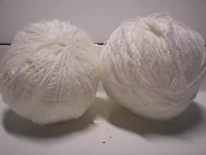Lote de dos bolas ~ Hilo de peso de mezcla de rayón y lana sin marca ~ Blanco - Imagen 1 de 1