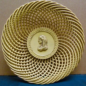 CESTA TEJIDA AMARILLA 8 PULGADAS CUENCO CON MEDALLÓN ANTON TSCHINKEL BOHEMIA - Imagen 1 de 2