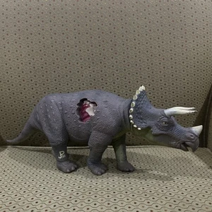Vintage 1993 Jurassic Park Triceratops JP08 Kenner Dinosaur Toy Action Figure - Picture 1 of 7