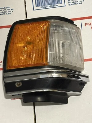 85-86 Toyota Cressida Right Front Parking Light - Clearance Marker Lamp MX73 - Image 1 of 4