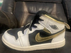Jordan 1 Size 9c - Picture 1 of 4