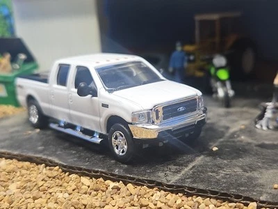 ИНДИВИДУАЛЬНЫЙ Lariat 2004 Ford 6.7 F250 4x4 1/64 Greenlight сцепное устройство и буксировка Ertl фермерский грузовик - Изображение 1 из 4