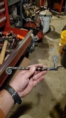 Soporte de papel higiénico hecho a mano de 8 pulgadas para rollos de 6 pulgadas, acabado de cera de abejas  Foto 1 de 4