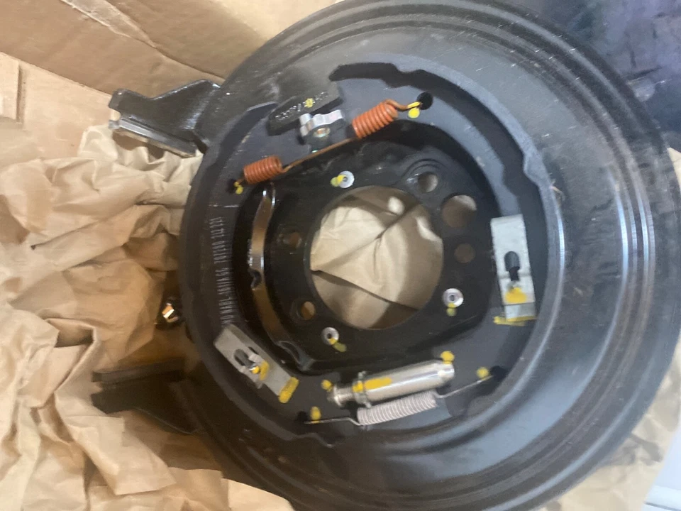 Husillo freno trasero jeep cherokee 2,8 crd  Foto 1 de 1