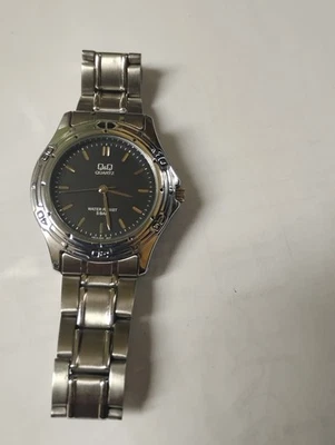 Reloj de cuarzo Q&Q para hombre funciona bien a tiempo buen estado Foto 1 de 4
