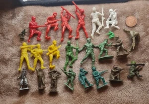 Miniature Small Plastic Toy Soldiers Bundle. Mixed Style. J - Picture 1 of 1