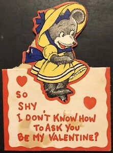 Vintage Valentinstagskarte süßes Mädchen Bär gelbe Mütze & Kleid so schüchtern, Sie zu fragen...