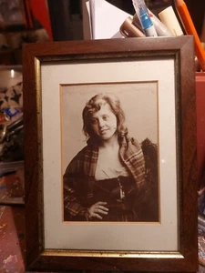 Frank Meadow Sutcliffe Framed Print Of POLLY SWALLOW. - Picture 1 of 2