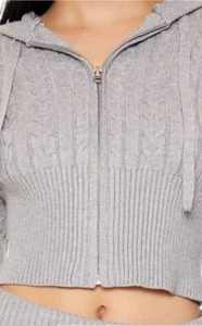 Forever 21 Cropped Cable Knit Zip-Up Sweater Charcoal Size M NWT - Picture 1 of 3