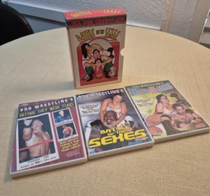 John Cena Battle of the Sexes All Pro Wrestling DVD 2005 3 Disc Boxset - Foto 1 di 15