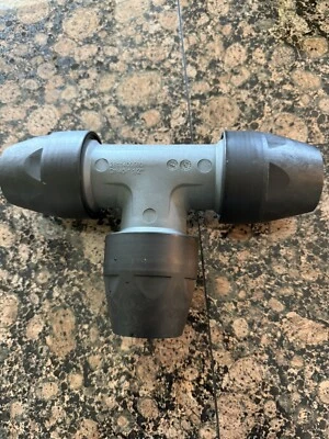 AIRNET 2811400580 PF Series Equal Tee  1-1/2" / 40MM Compression Fitting - Image 1 of 2