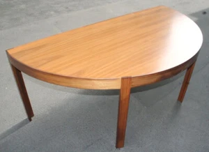 Nussbaumtisch Tisch halbrund 185 x 92,5 cm . von Lambert Einrichtungen - Bild 1 von 4