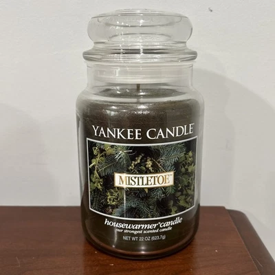 Tarro grande Yankee Candle Mistletoe etiqueta clásica 22 oz aroma navideño Foto 1 de 4