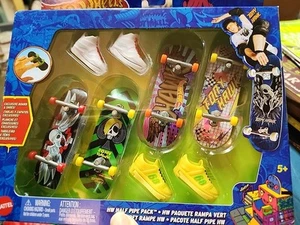 Tony Hawk Hotwheel skate Half Pipe Pack 4 Fingerboards with 2 pairs shoes NEW - Picture 1 of 8