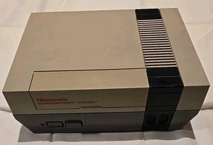Consola de videojuegos Nintendo Entertainment System NES solo NES-001 - Imagen 1 de 9