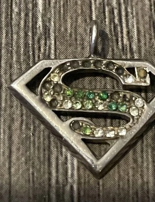 Raro colgante de plata esterlina 925 con símbolo de Superman S usado Foto 1 de 3