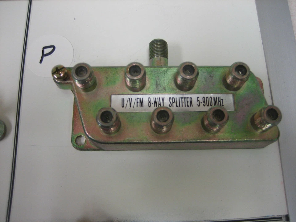 8 output Cable TV splitter Coaxial RG6/ Rg59 connector 8 way coax-(F) - Image 1 of 1