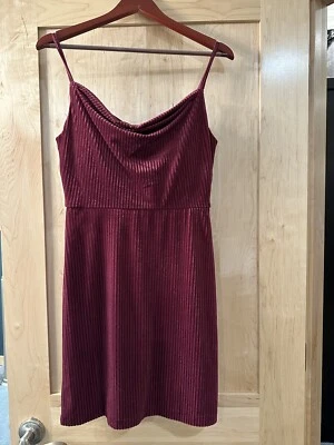 Vestido de veludo com nervuras *usado uma vez* (tamanho 7) - Imagem 1 de 2
