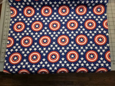 Tela Ely & Walker Estrellas Escudo Superhéroe Patriótico 5,25 Yardas X 45" Ancho Foto 1 de 4