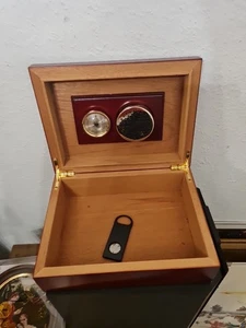 TCM Humidor Aufbewahrungsbox mit Befeuchter, Hygrometer u. Zigarren / gebraucht - Bild 1 von 10