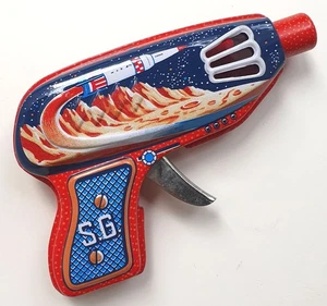 Blechspielzeug Space Gun Pistole Friction Mechanik Funkensprüher Japan 70er - Bild 1 von 2