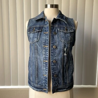 Women's Mossimo Supply Co. Denim Vest Size S  In excellent Pre-owned condition.  - Image 1 of 4