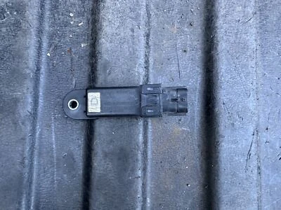 INFINITI FX FX30 FX35 FX37 FX50 QX70 Air Pressure Sensor Antenna 40740JY00A 2011 - Image 1 of 4