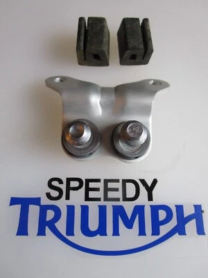 TRIUMPH DAYTONA 675 STREET TRIPLE 675 TANK MOUNT & RUBBERS T2401060 - Image 1 of 4