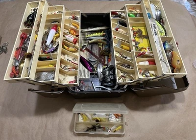 CAJA DE APAREJOS DE PESCA TED WILLIAMS acordeón vintage 34434 cargado con aparejo de colección Foto 1 de 4