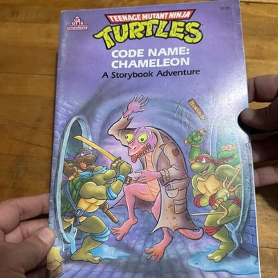 Vintage 1991Teenage Mutant Ninja Turtles Code Name: Chameleon Story Book Foto 1 de 4