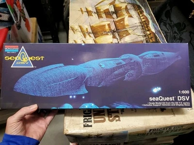 Vintage Monogram SeaQuest DSV Submarine 1:600 Model Kit - 1994 New Open Box - Image 1 of 4
