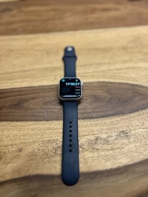 Apple Watch Series 9 45mm GPS+Cellular Aluminiumgehäuse Sportarmband 99% Akku - Bild 1 von 4