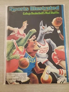 DECEMBER 2, 1974- COLLEGE - Basketball Sports Illustrated BAGGED & BOARDED - Picture 1 of 2