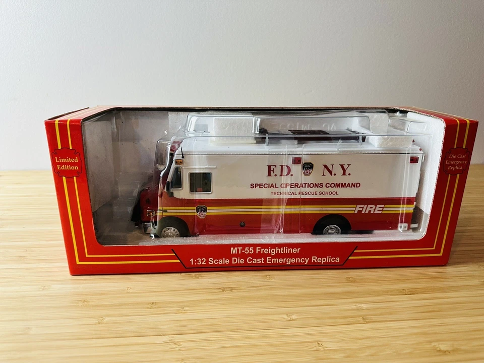 1:32 Code 3 FDNY New York Fire Department Freightliner MT-55 Command Post - Image 1 of 4