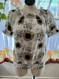 L&B Women’s Size Medium Sunflower + Daisy Print Short Sleeve Top ~ NEW - Picture 1 of 6